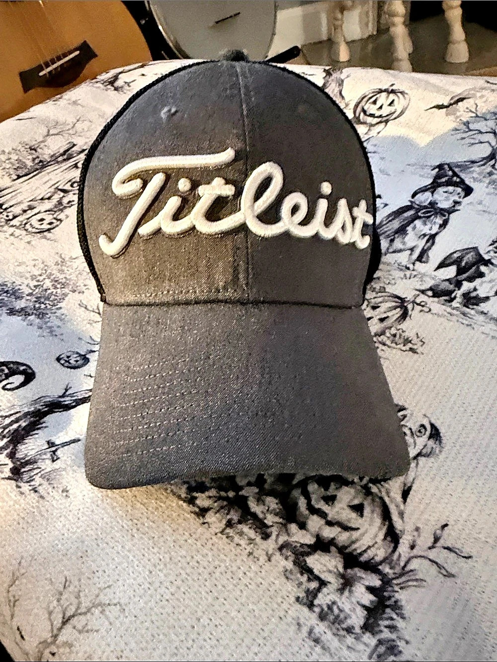 Titleist Pro V1 FootJoy Tour Performance Mesh Golf Hat in Black